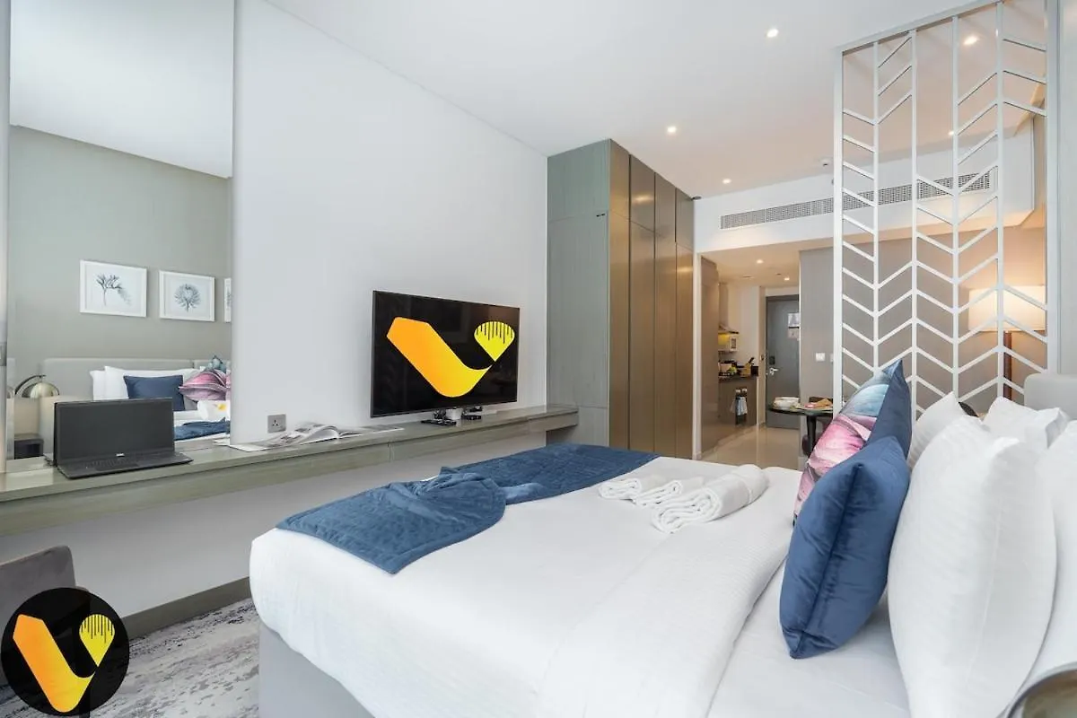 Apartment Vogue Damac Maison Prive Balcony & Pool With Canal View Prime Business Bay Location, Steps From Downtown & Burj Khalifa Dubai