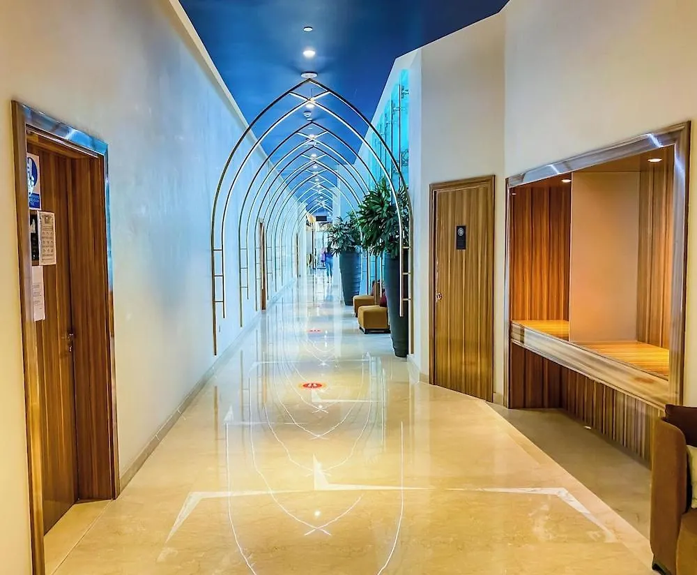 Vogue Damac Maison Prive Balcony & Pool With Canal View Prime Business Bay Location, Steps From Downtown & Burj Khalifa Dubai United Arab Emirates